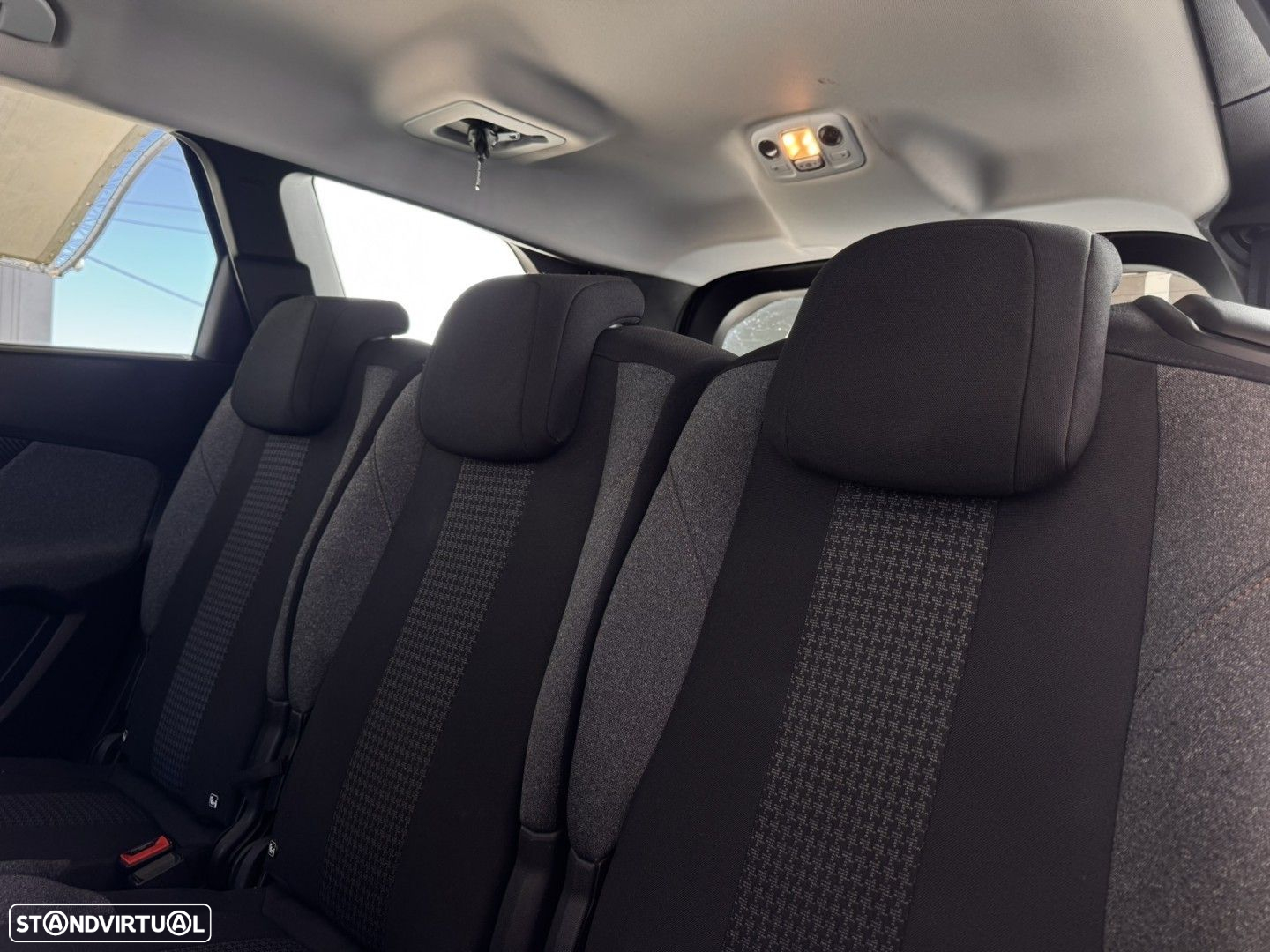 Peugeot 5008 1.5 BlueHDi Allure EAT8 - 26