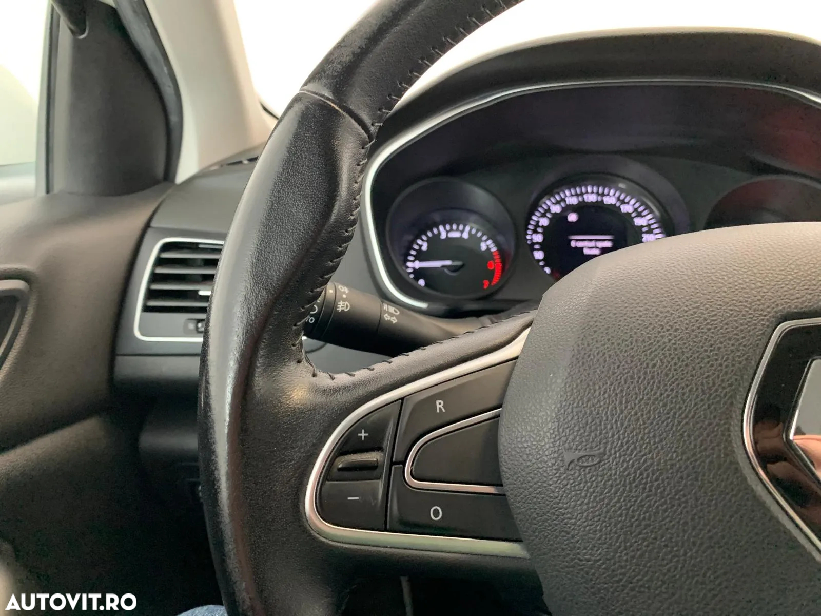 Renault Megane TCe EDC Zen - 11