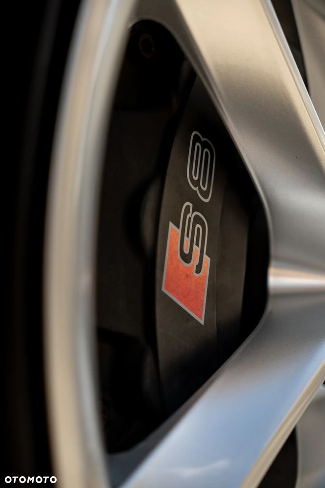 Audi S8 - 18