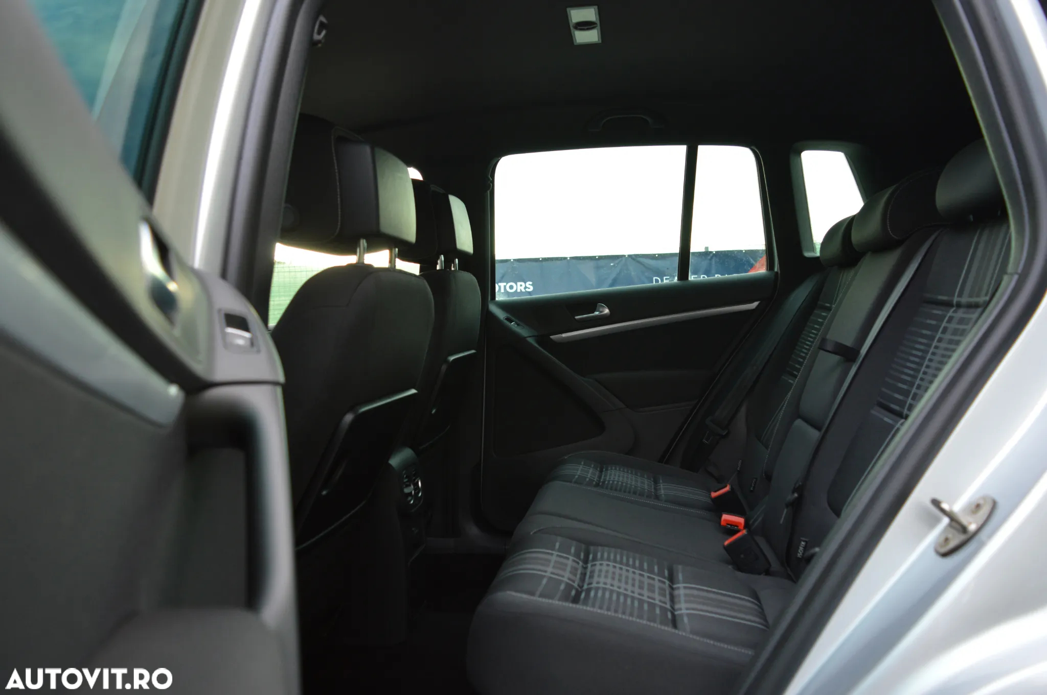 Volkswagen Tiguan - 24