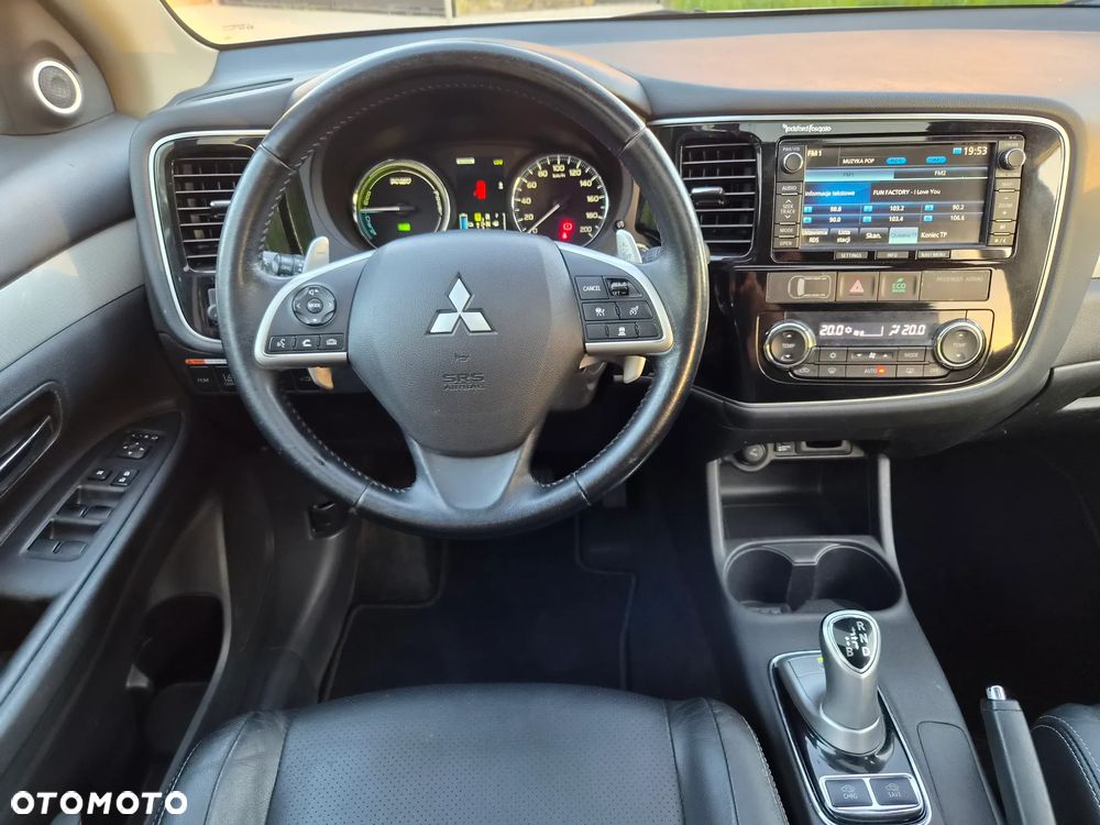 Mitsubishi Outlander - 29