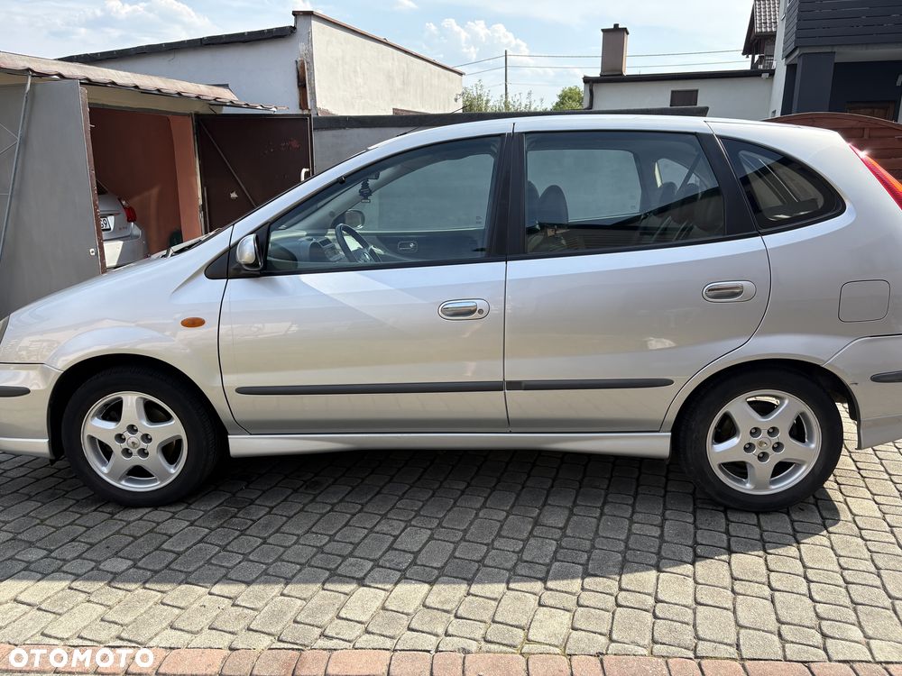Nissan Almera Tino - 2