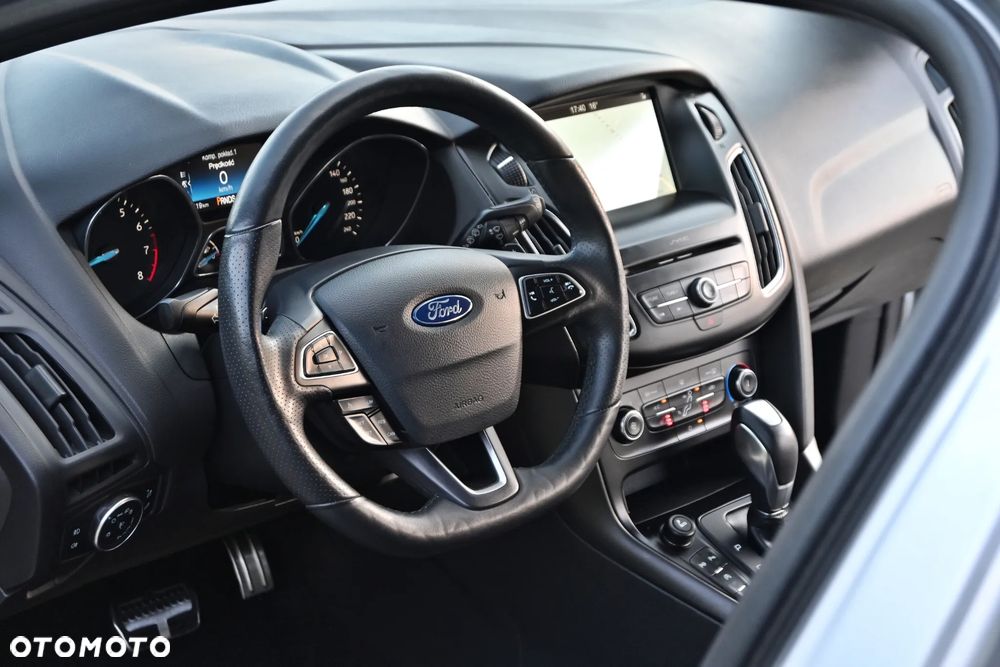 Ford Focus 1.5 EcoBoost ST-Line - 30