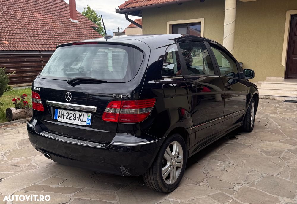Mercedes-Benz EQB - 2