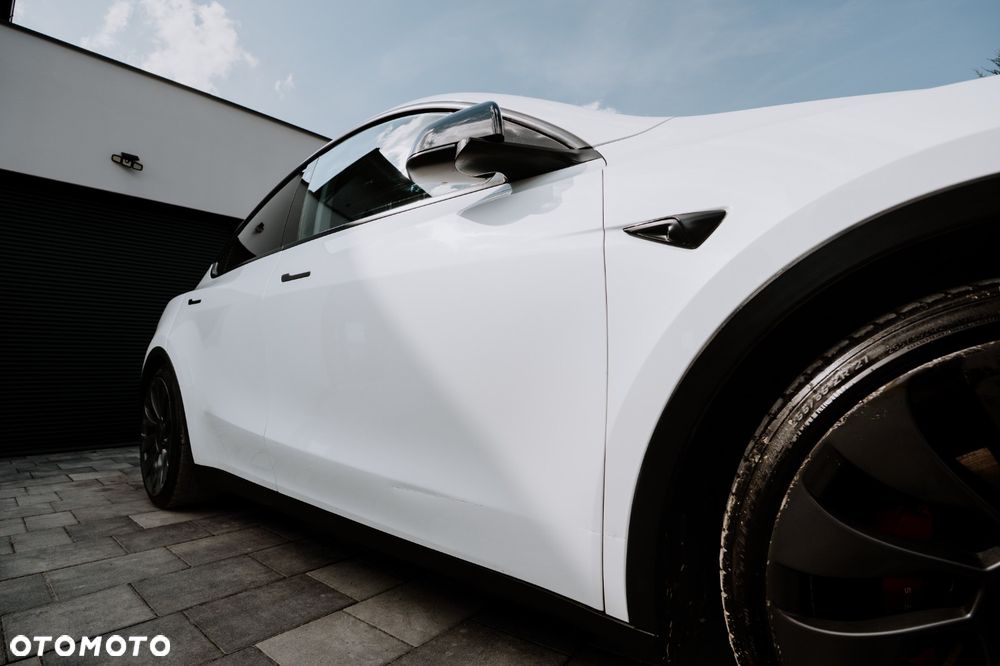 Tesla Model Y Performance AWD - 16