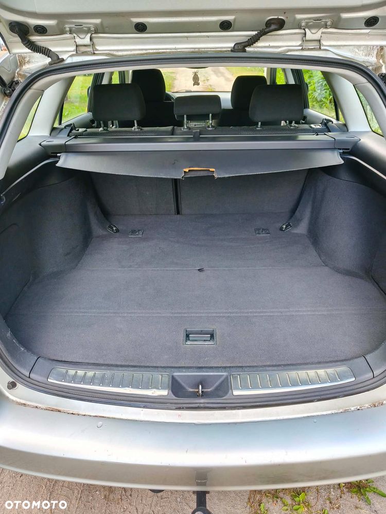 Toyota Avensis 1.8 VVT-i Combi - 9