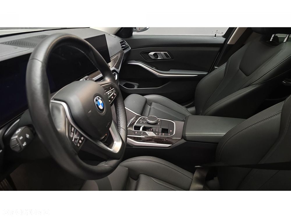 BMW Seria 3 320d xDrive mHEV M Sport - 31