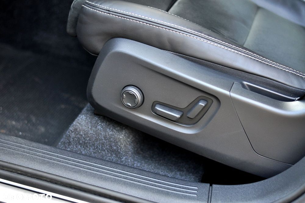 Volvo XC 40 T3 R-Design - 17