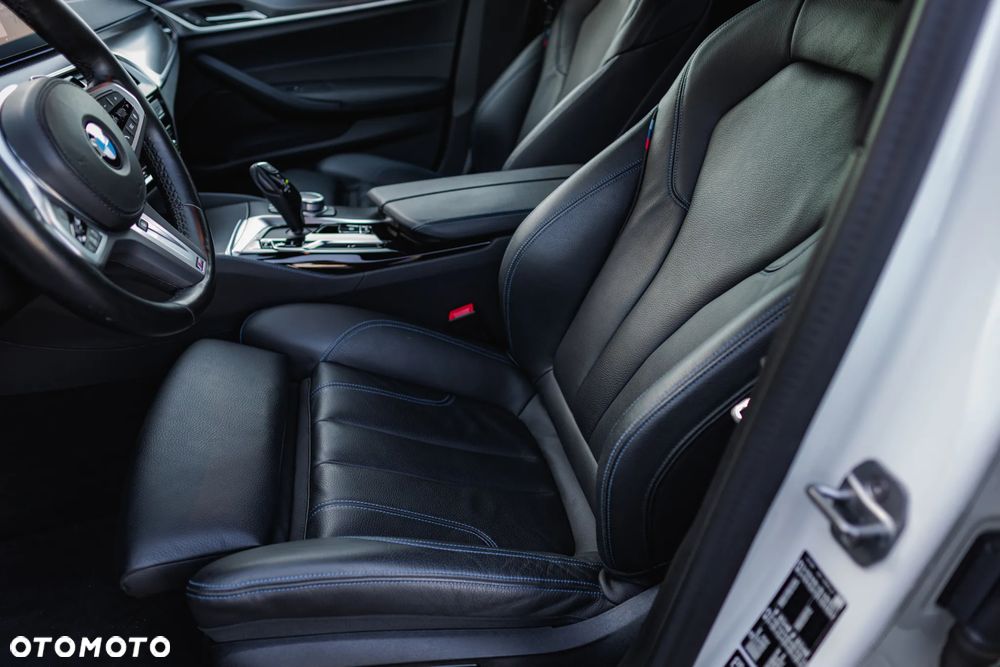 BMW Seria 5 530d xDrive mHEV sport - 9
