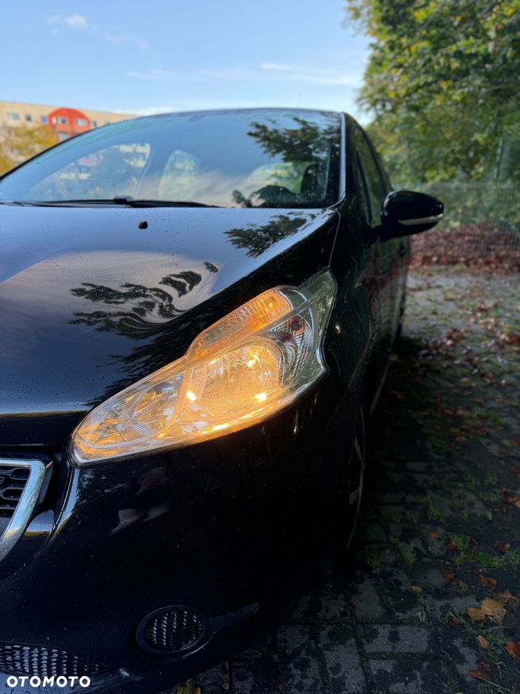 Peugeot 208 2014 photo 2
