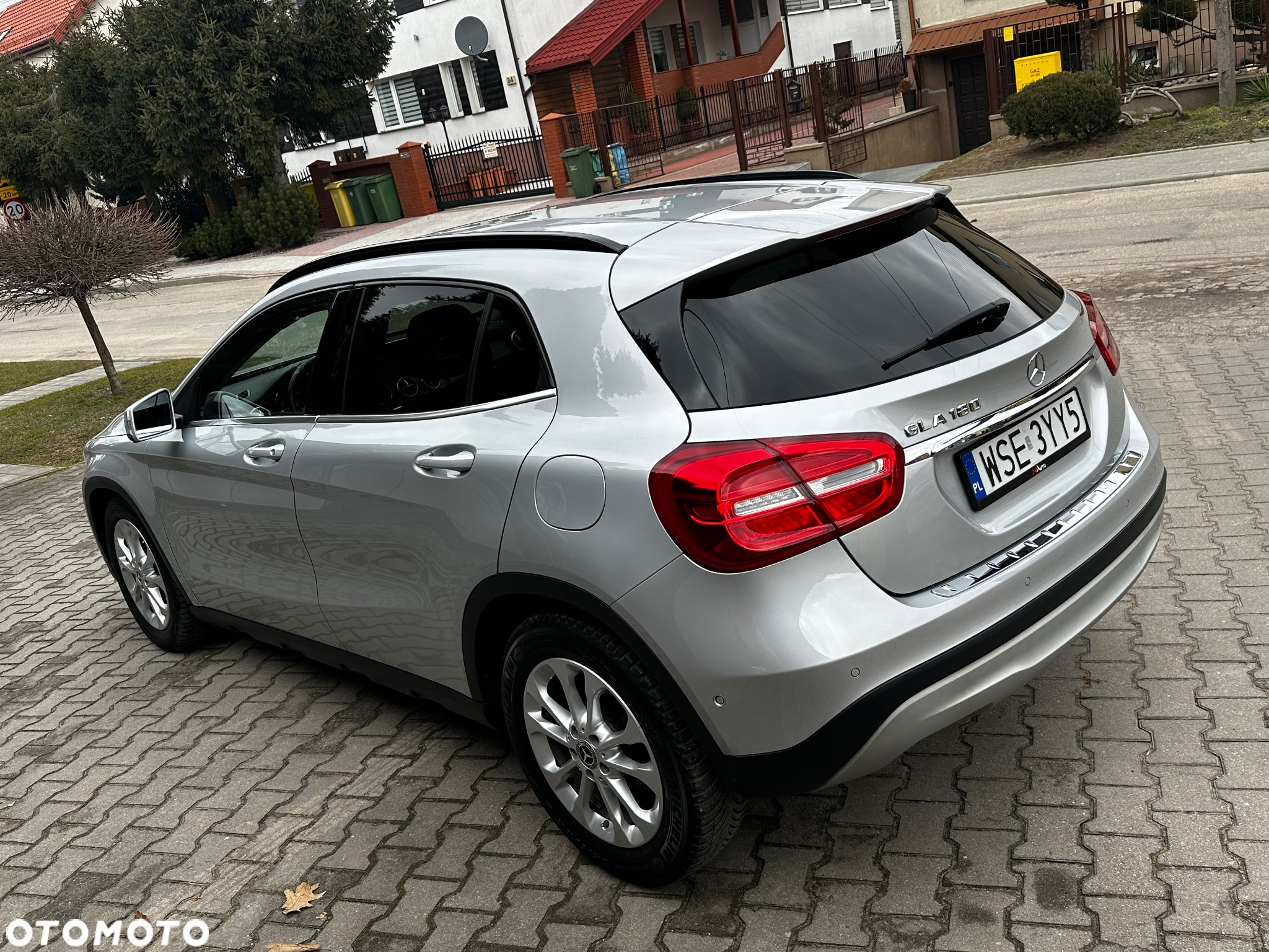 Mercedes-Benz GLA 180 7G-DCT - 8