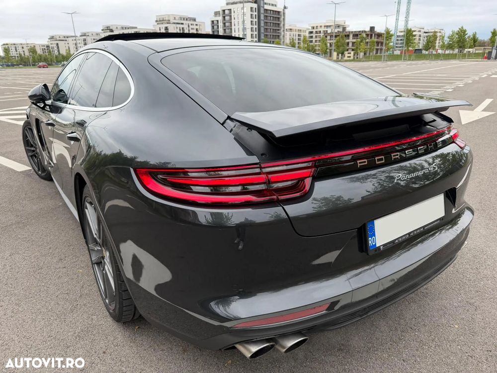 Porsche Panamera 4S - 4