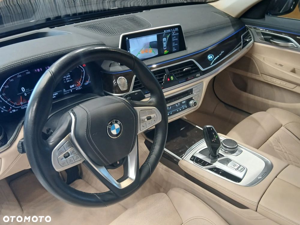 BMW Seria 7 740i - 5