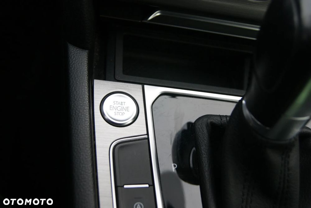 Volkswagen Passat 1.5 TSI EVO Elegance DSG - 17