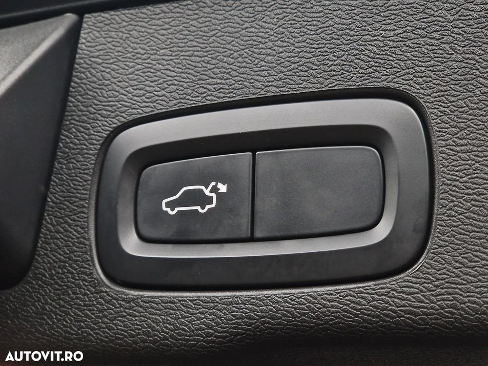 Volvo XC 60 B4 MHEV AWD Inscription - 33