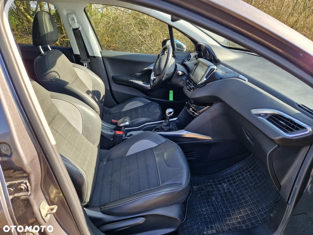 Peugeot 2008 - 8