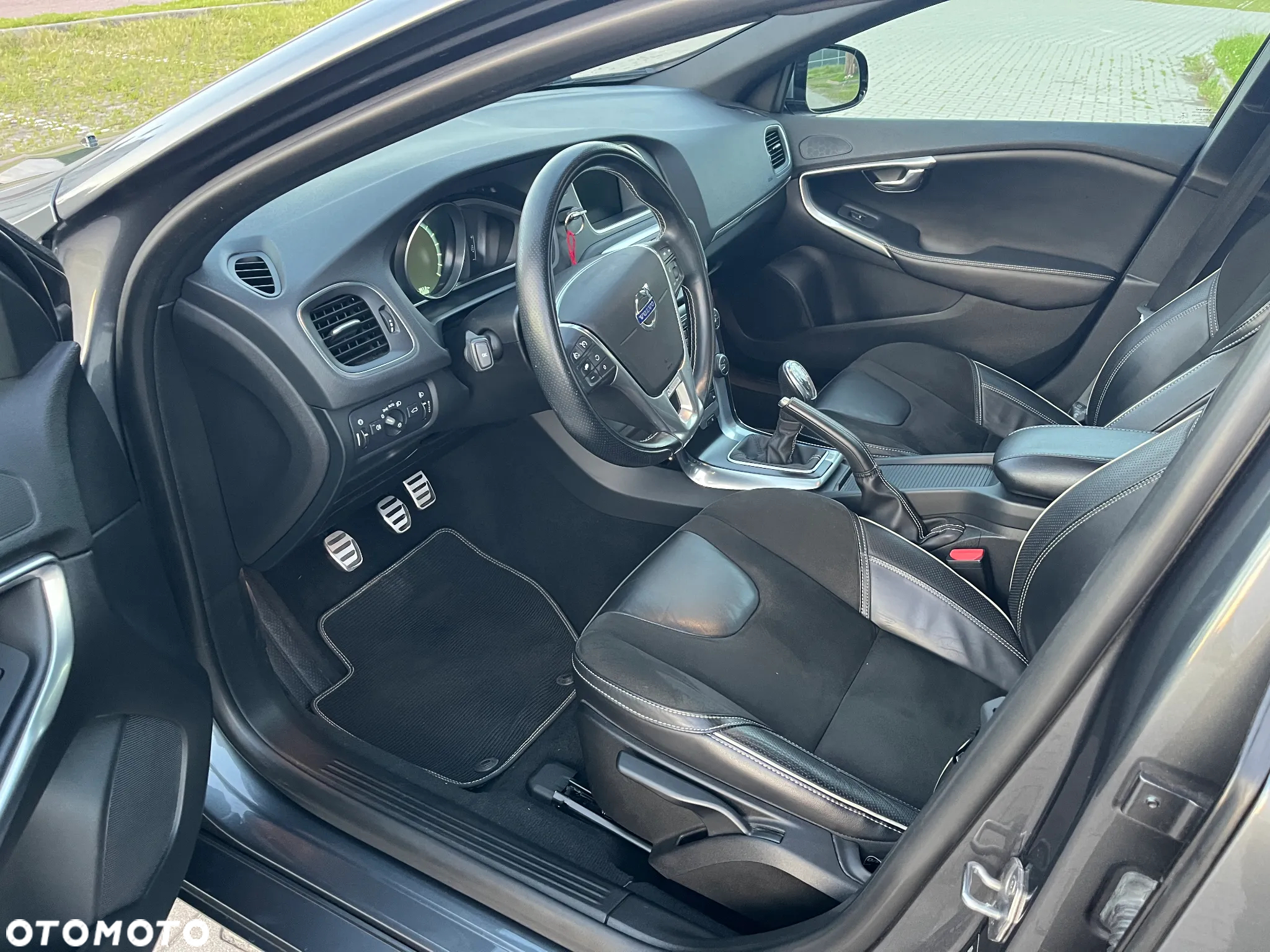 Volvo V40 T3 R-Design Momentum - 9