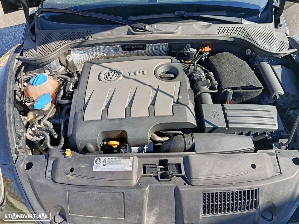 VW New Beetle 1.6 TDI DPF DSG Blue Motion Technologie Exclusive Design - 6