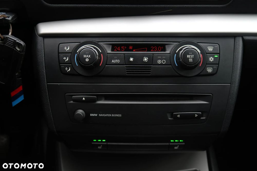 BMW Seria 1 116i - 25