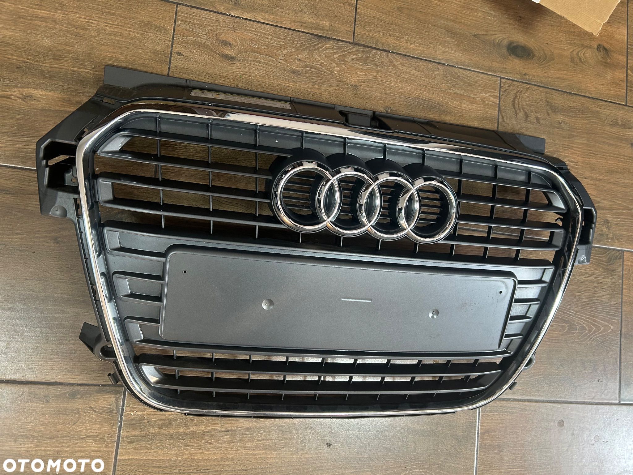 GRILL ATRAPA AUDI A1 8X0 10-14  ORG - 1