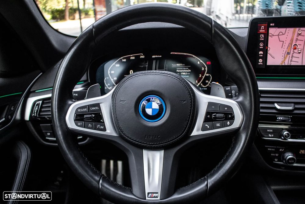 BMW 530 e Pack Desportivo M - 13