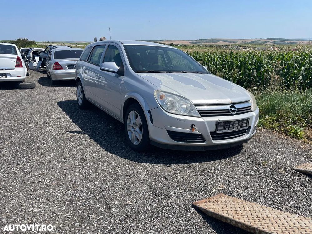 Dezmembrez piese Opel Astra H - 1
