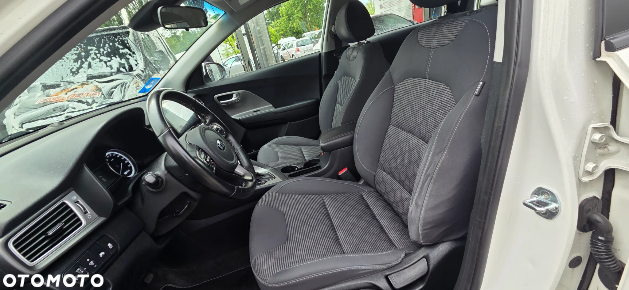 Kia Niro 1.6 GDI Hybrid M - 30