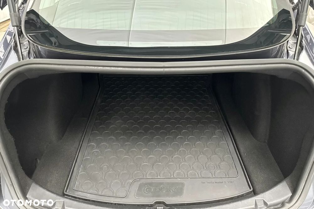Tesla Model 3 - 10