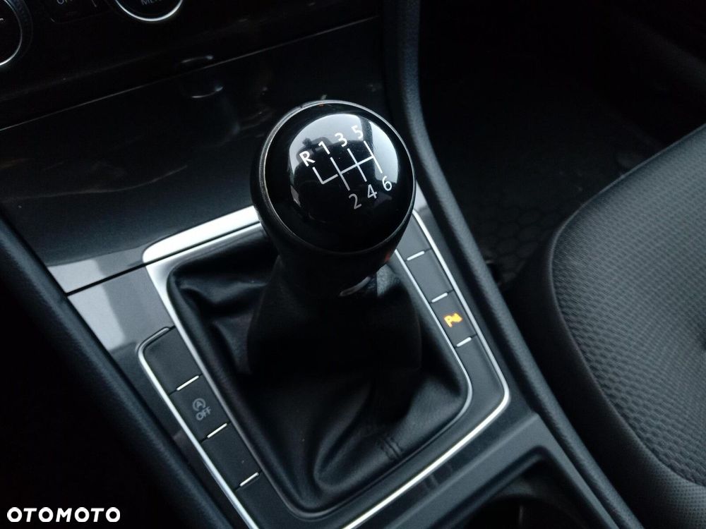 Volkswagen Golf - 25