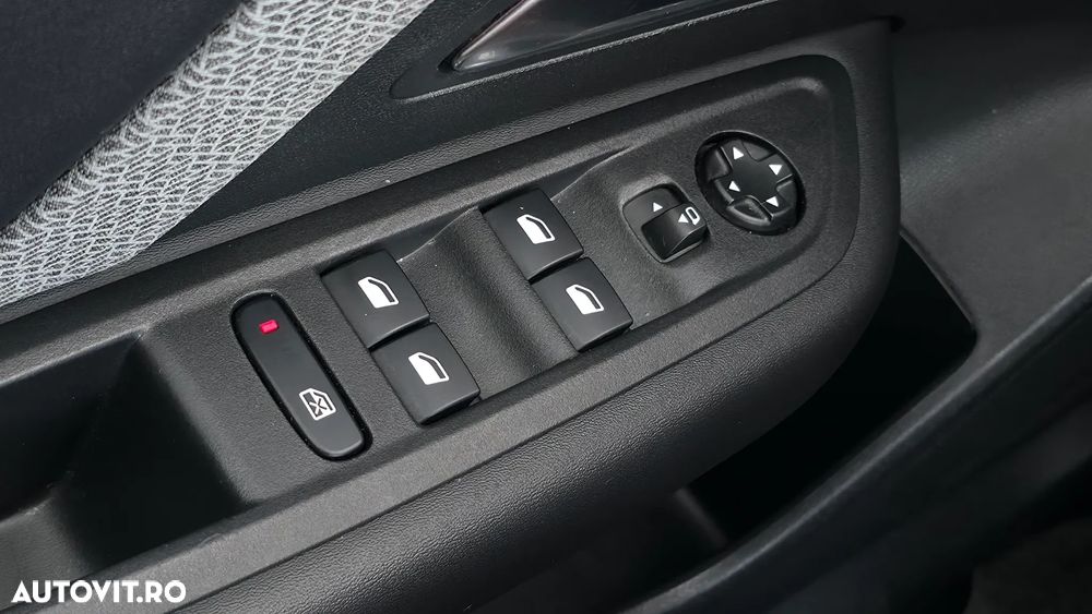 Citroën C4 PureTech 130 Stop&Start EAT8 SHINE - 26