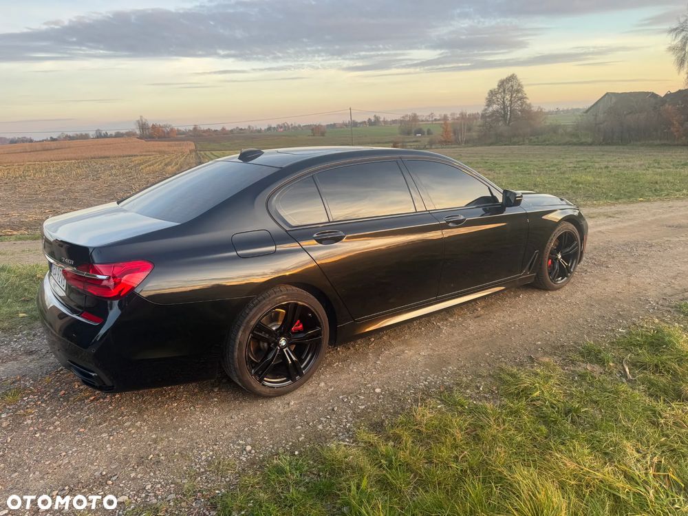 BMW Seria 7 740i - 17