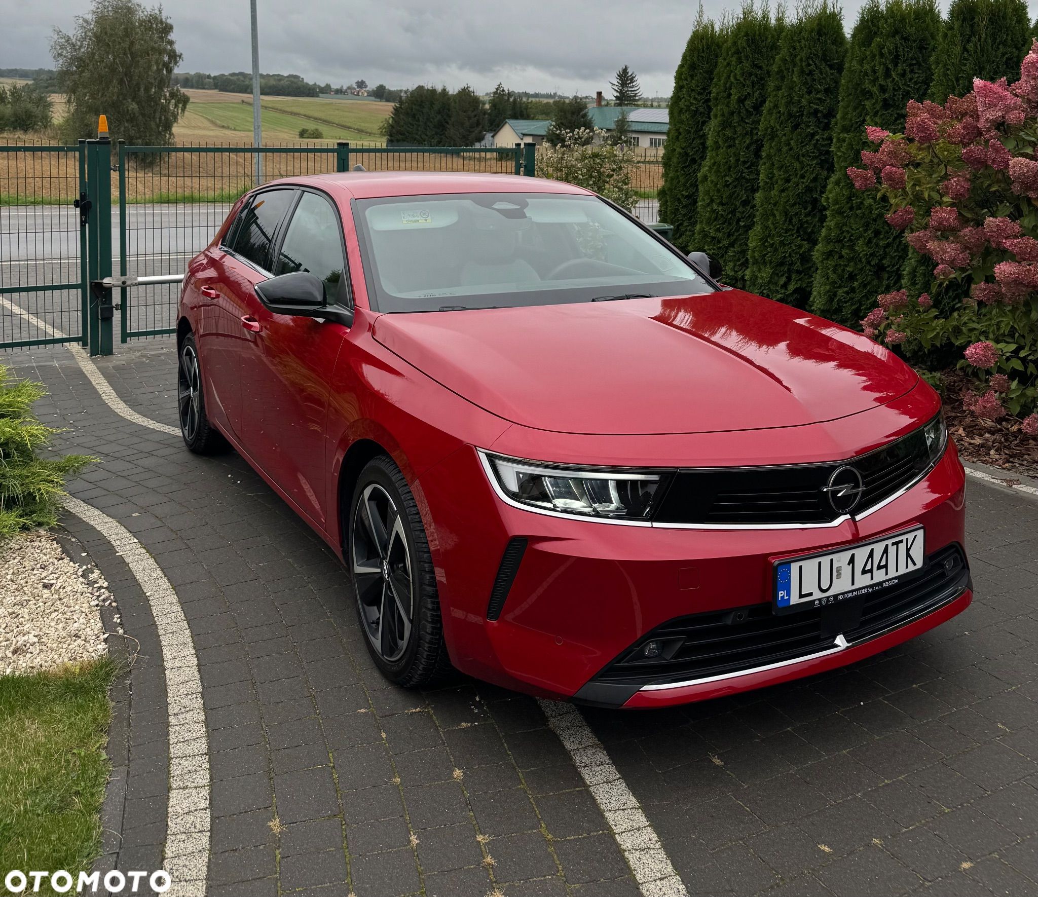 Opel Astra V 1.2 T Elegance S&S - 1