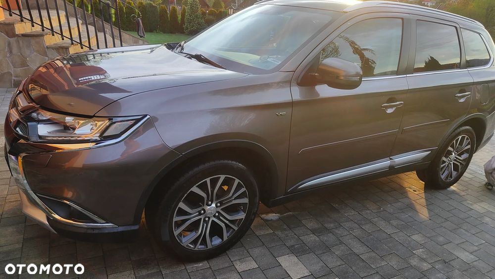Mitsubishi Outlander - 4