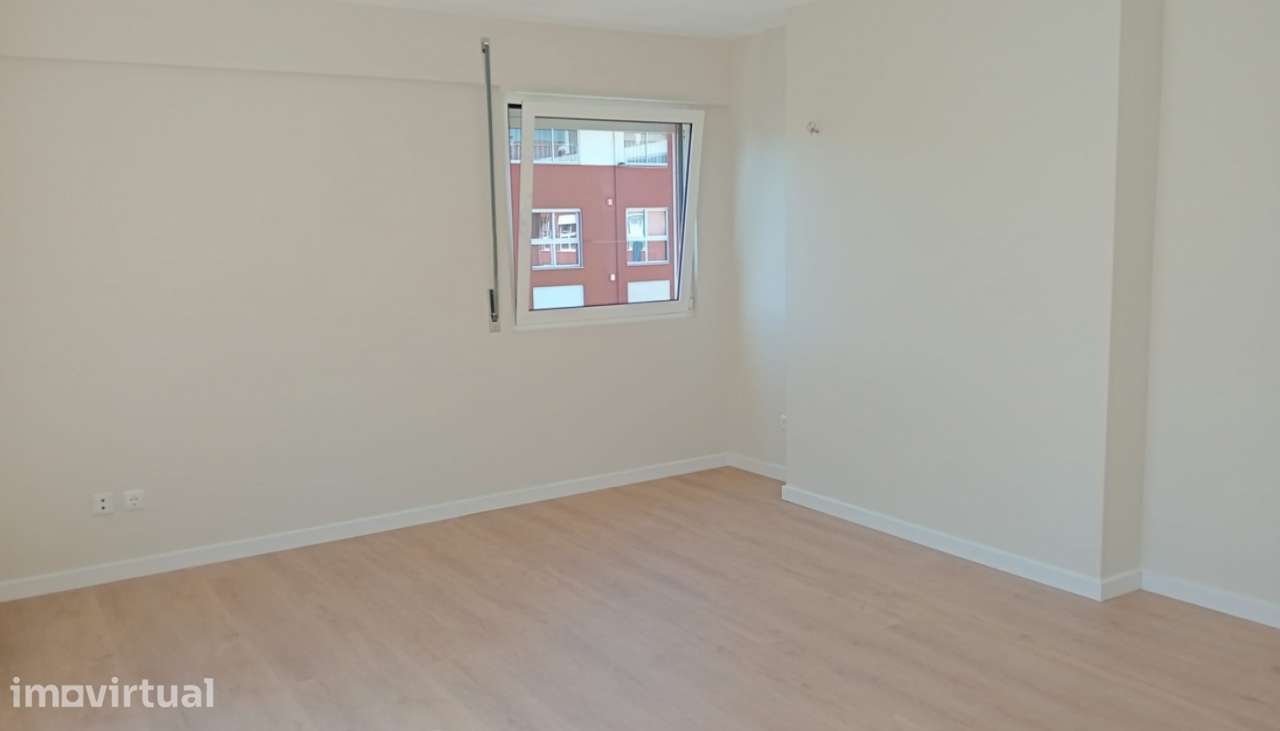 Venda de Apartamento T3 Totalmente Remodelado, Sta Maria Maior, Viana - Grande imagem: 5/18