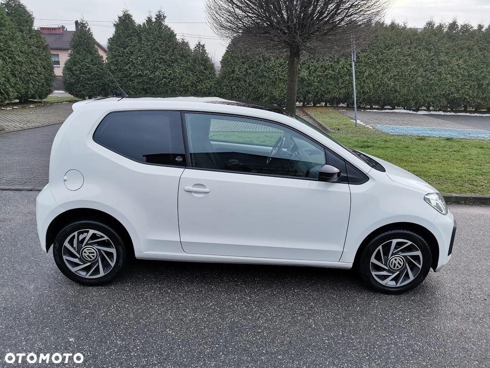Volkswagen up! TSI (BlueMotion Technology) move - 10