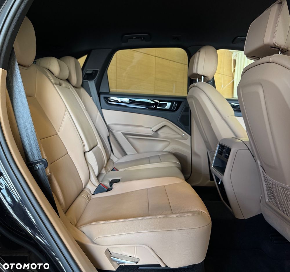Porsche Cayenne Standard - 21