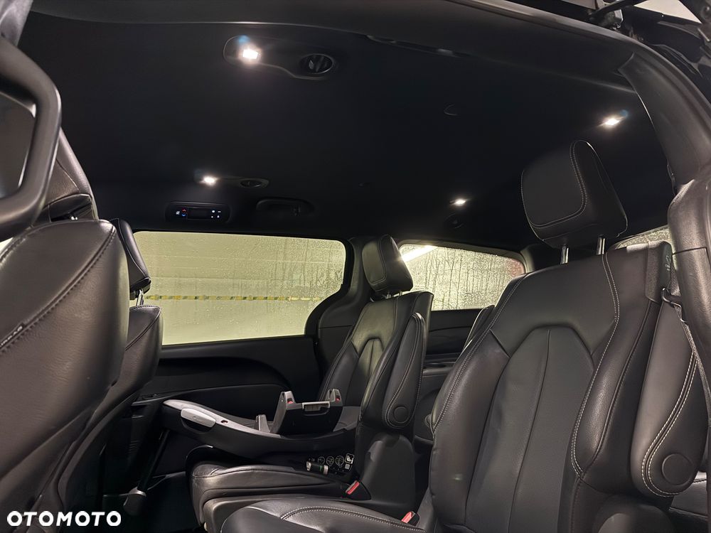 Chrysler Pacifica - 6