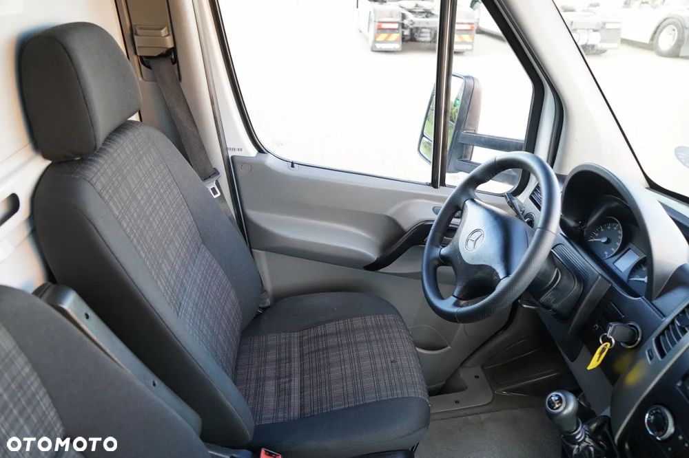 Mercedes-Benz SPRINTER 313 CDI / KONTENER / WINDA 750 / BLIŹNIAK / SPROWADZONY - 30