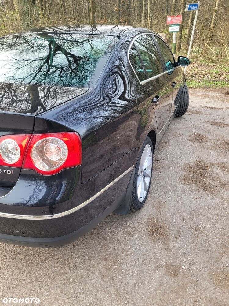 Volkswagen Passat - 4