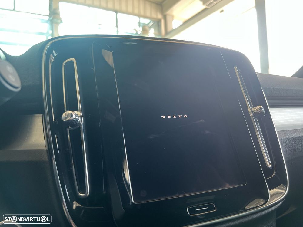 Volvo XC 40 2.0 B3 Plus Dark - 18