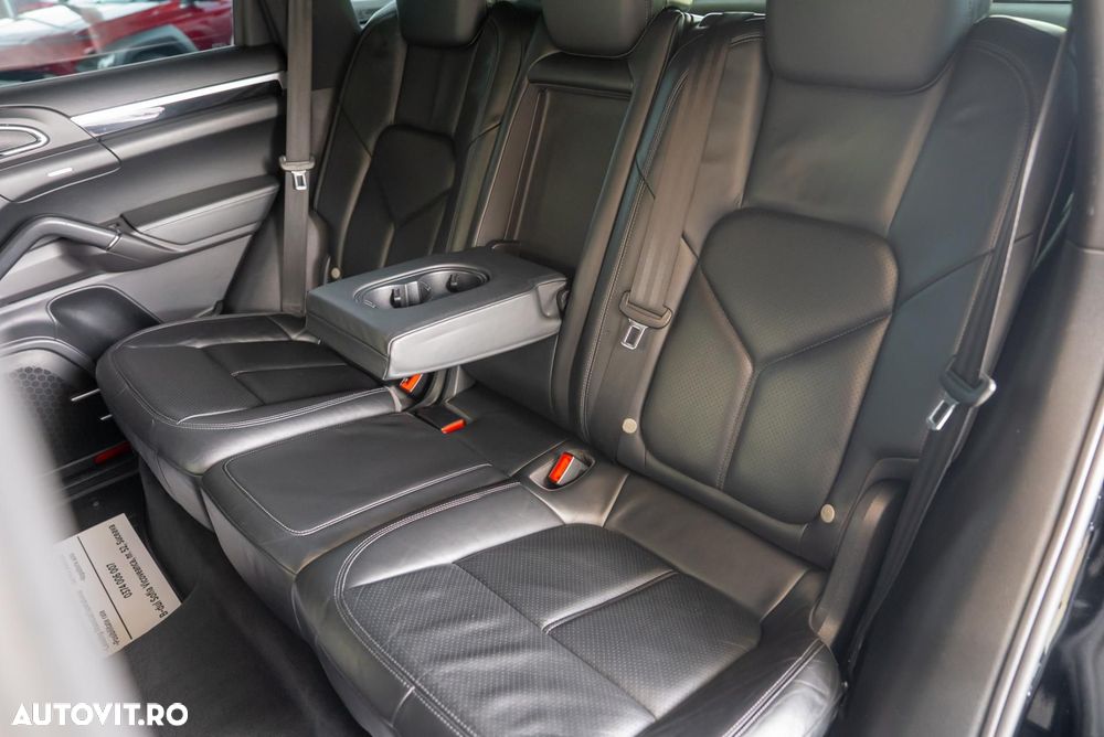 Porsche Cayenne 3.0 L V6 - 23