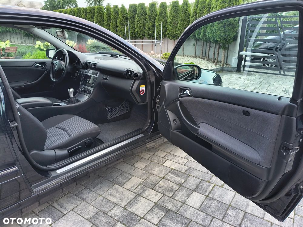 Mercedes-Benz Klasa C 180 Kompressor Sport Edition - 16