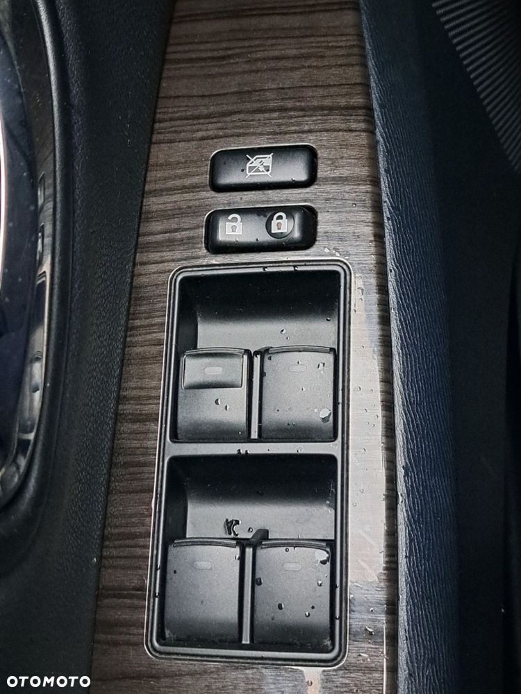 Toyota Avensis 2.0 Premium MS - 17