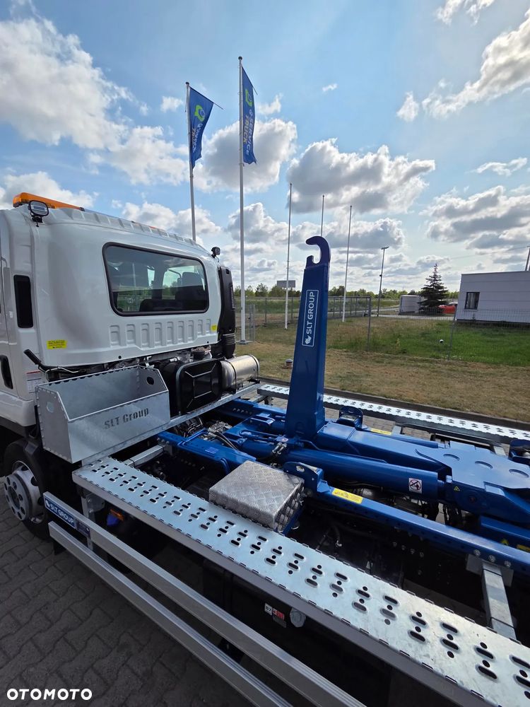 Isuzu F12 - 5