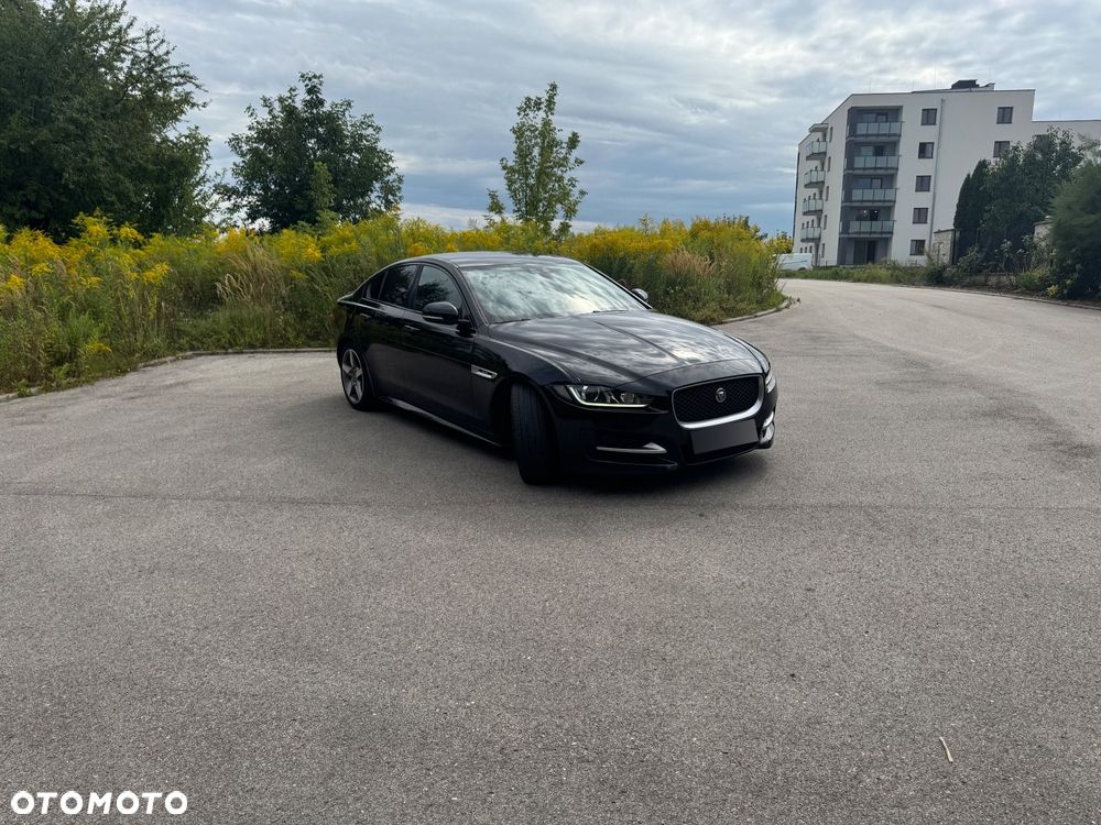 Jaguar XE 2.0 D R-Sport - 2