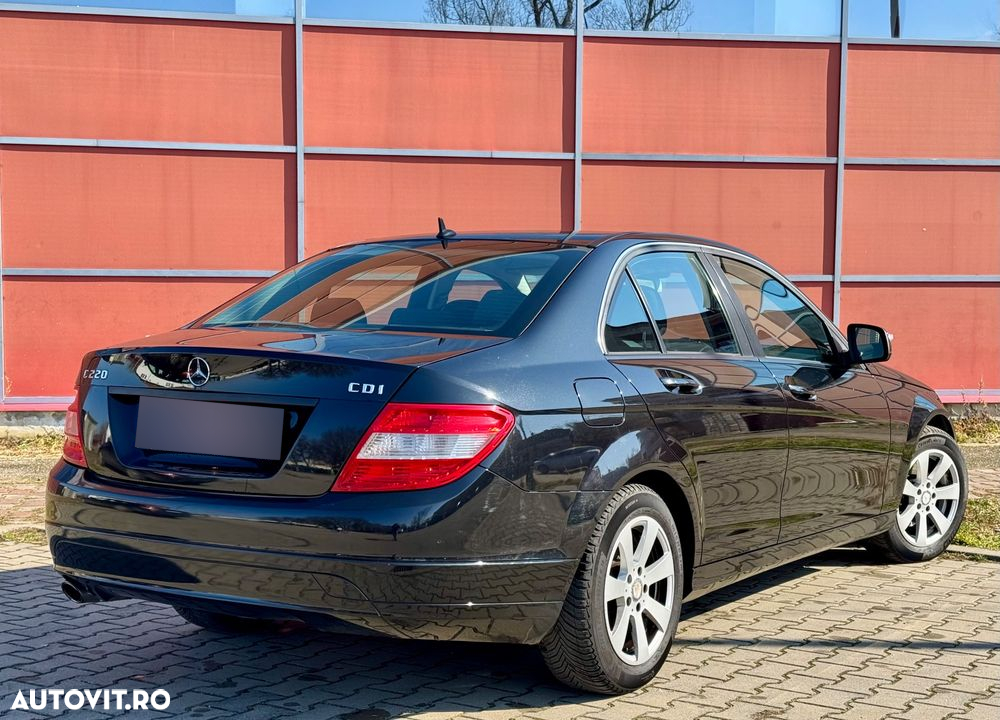 Mercedes-Benz C 220 CDI DPF Automatik BlueEFFICIENCY Elegance - 20