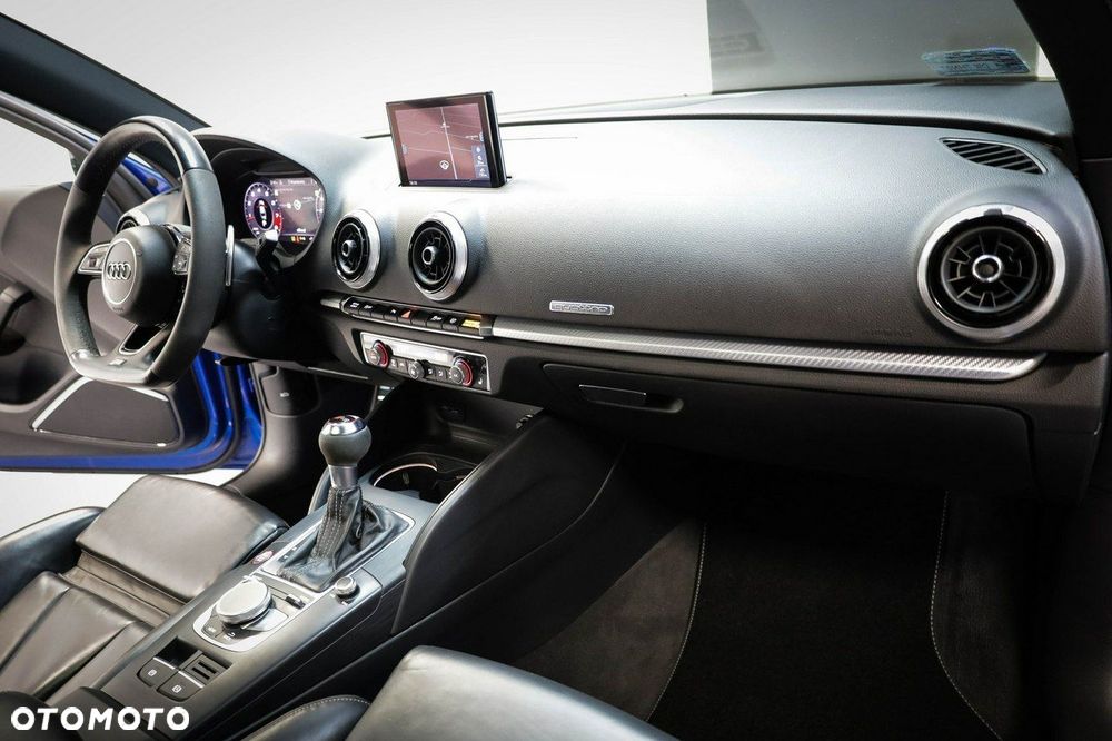 Audi RS3 Limousine - 30