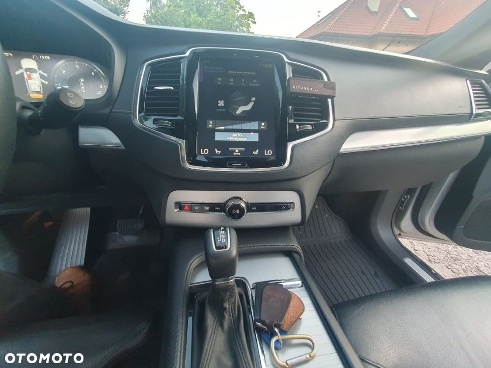 Volvo XC 90 D5 SCR AWD Inscription 7os - 29