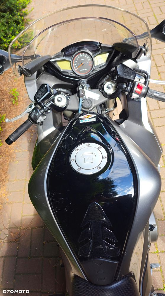 Honda VFR - 12