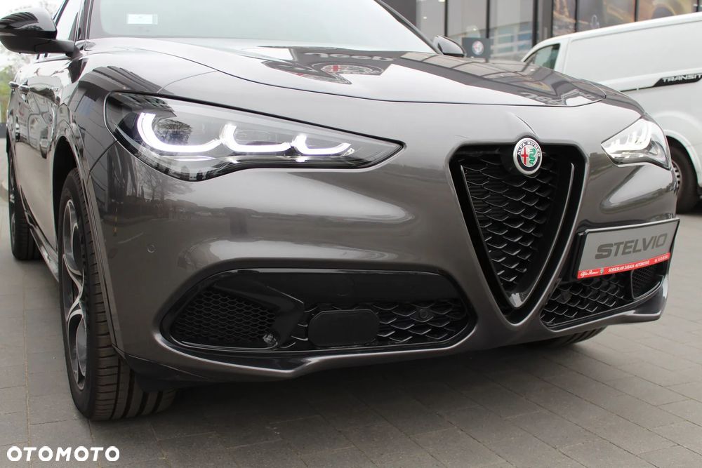 Alfa Romeo Stelvio - 8